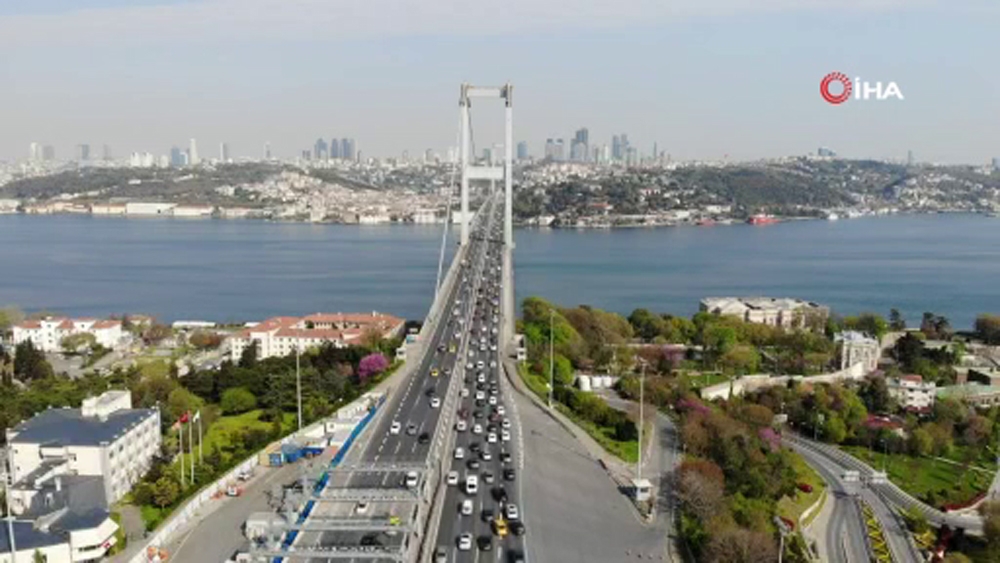 15 Temmuz Şehitler Köprüsü’nde oluşan trafik havadan görüntülendi