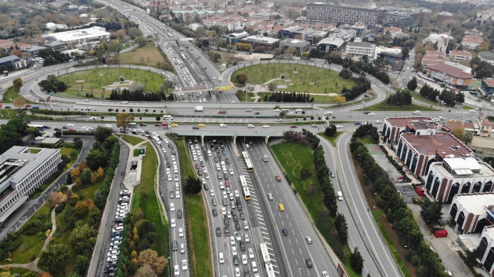 15 Temmuz Şehitler Köprüsü’ndeki trafik yoğunluğu havadan görüntülendi