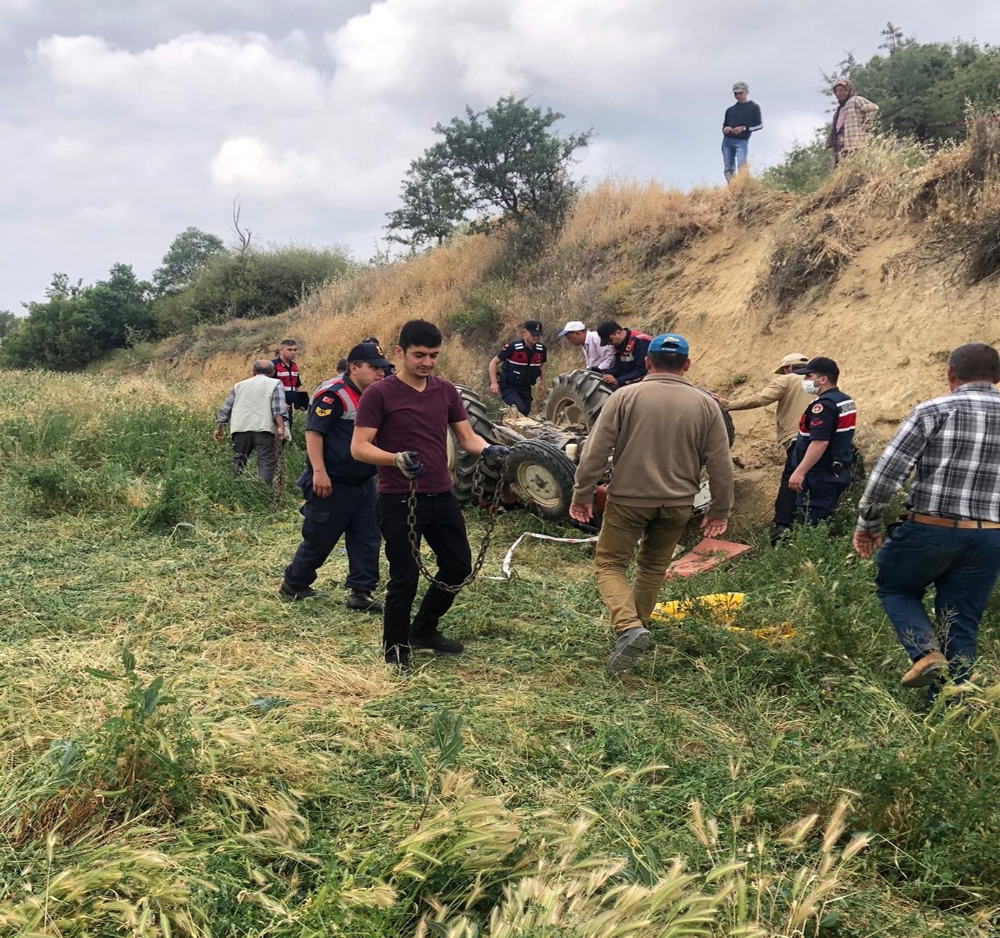 15 yaşındaki ağabeyin kullandığı traktör devrildi, 4 yaşındaki kardeşi öldü