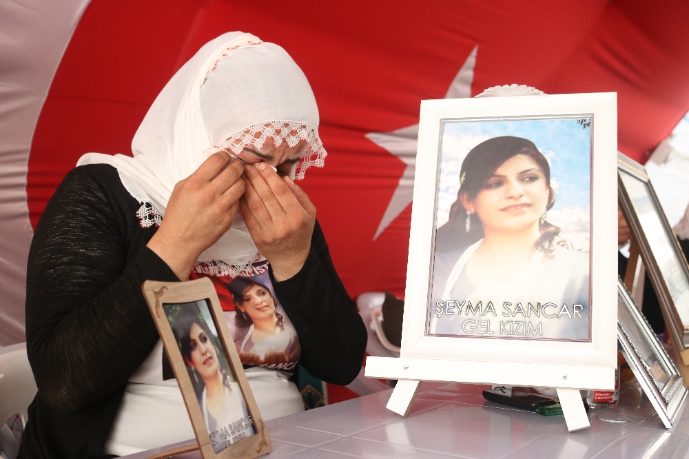 18 bayramdır teröristlerin kaçırdığı evladının yolunu gözlüyor