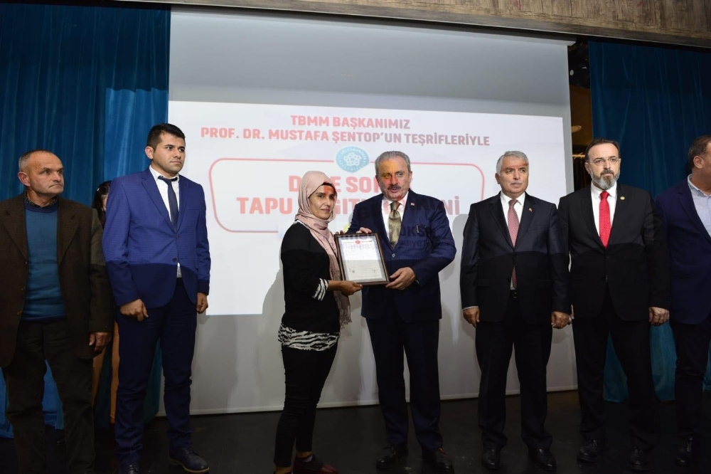 1980Li Yıllardan Beri Çözülemiyordu, Tapuları Meclis Başkanı Dağıttı