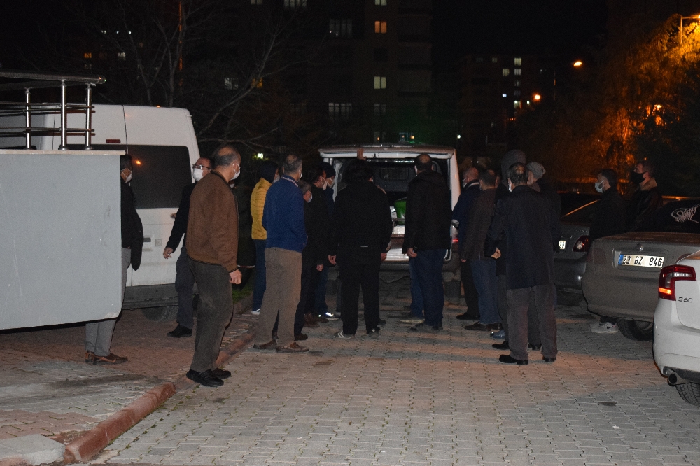 2 çocuk babası şahıs banyoda ölü bulundu