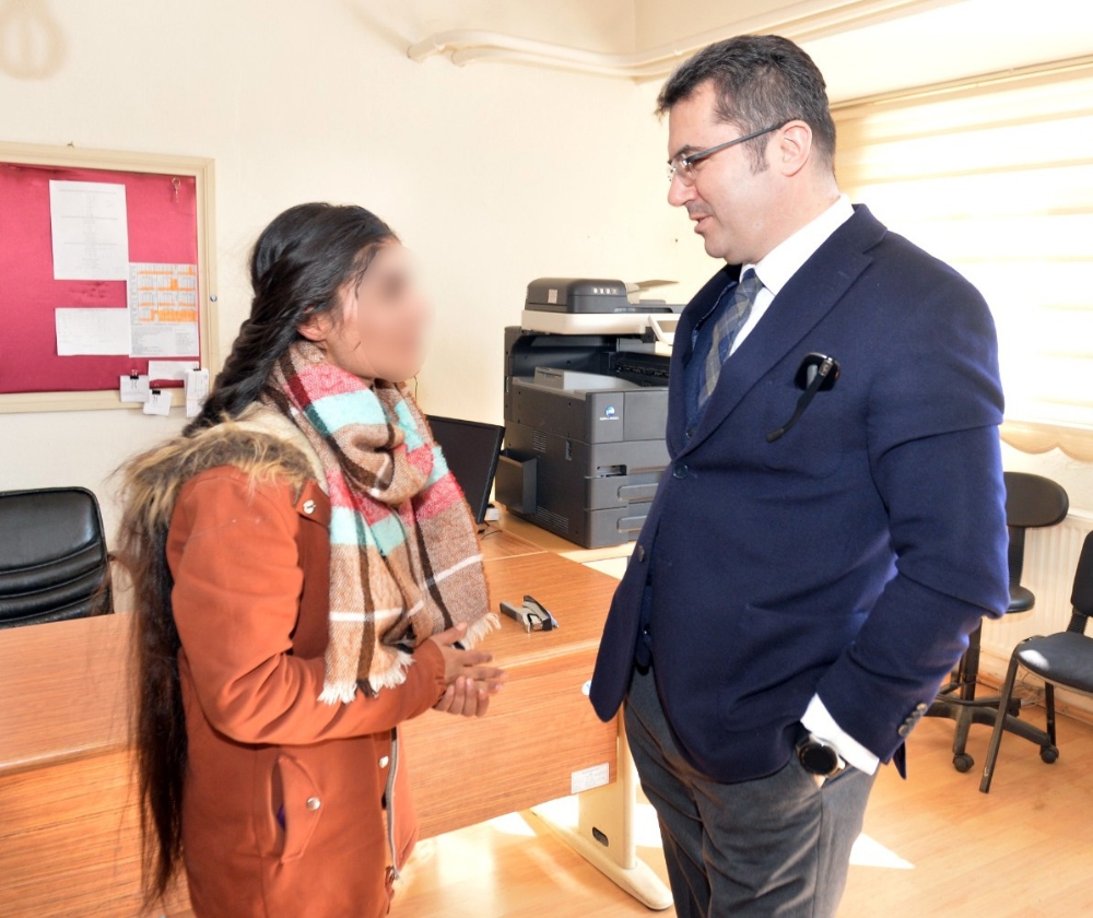 2 genç kızı dağa kaçırmak isteyen teröristler yakalandı