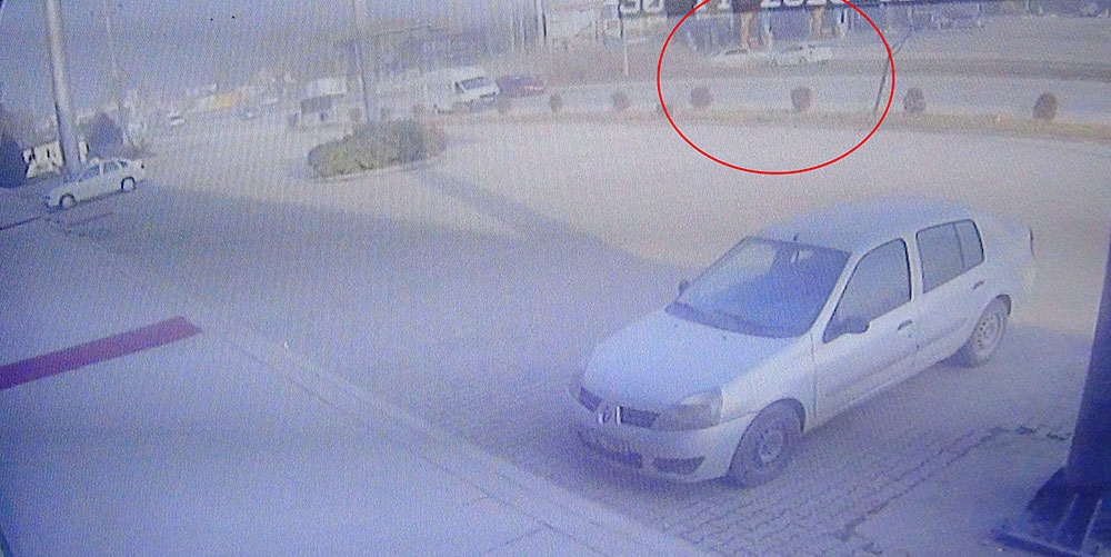 2 kişinin öldüğü 3 kişinin yaralandığı feci kaza saniye saniye kameraya yansıdı