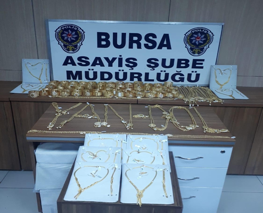 2 Milyon Liralık Altınları Kuyumcudan Alan Şüpheliler Polisten Kaçamadı