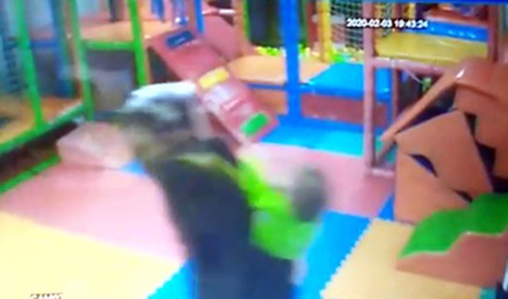2 yaşındaki çocuğu döven öğretmen tutuklandı