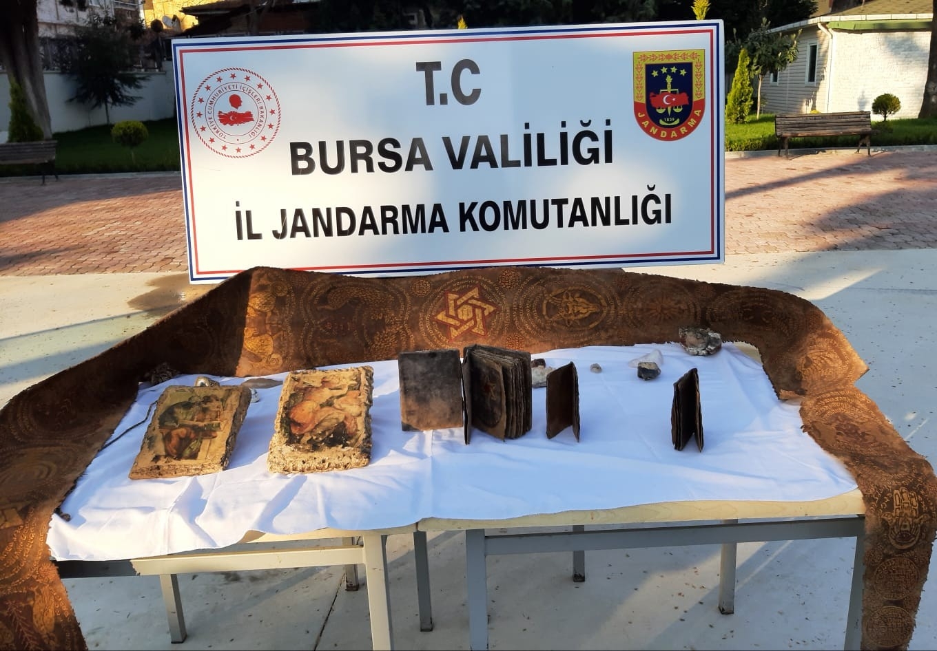 2000 yıllık tarihi eserler ele geçirildi
