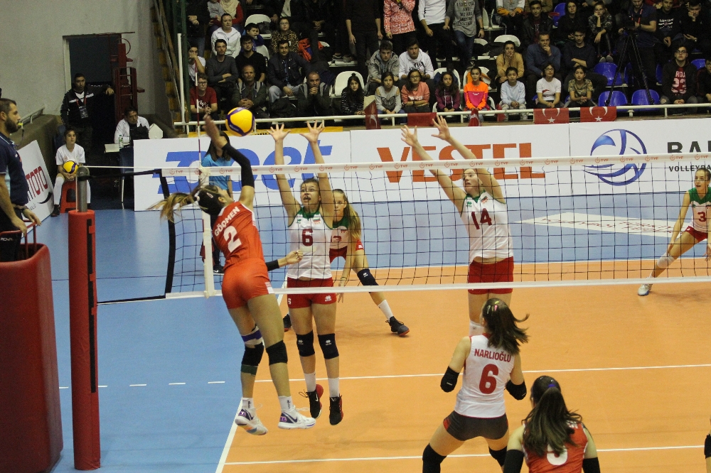 2020 Cev 17 Yaş Altı Kızlar Avrupa Şampiyonası Elemeleri: Türkiye: 3 - Bulgaristan: 0