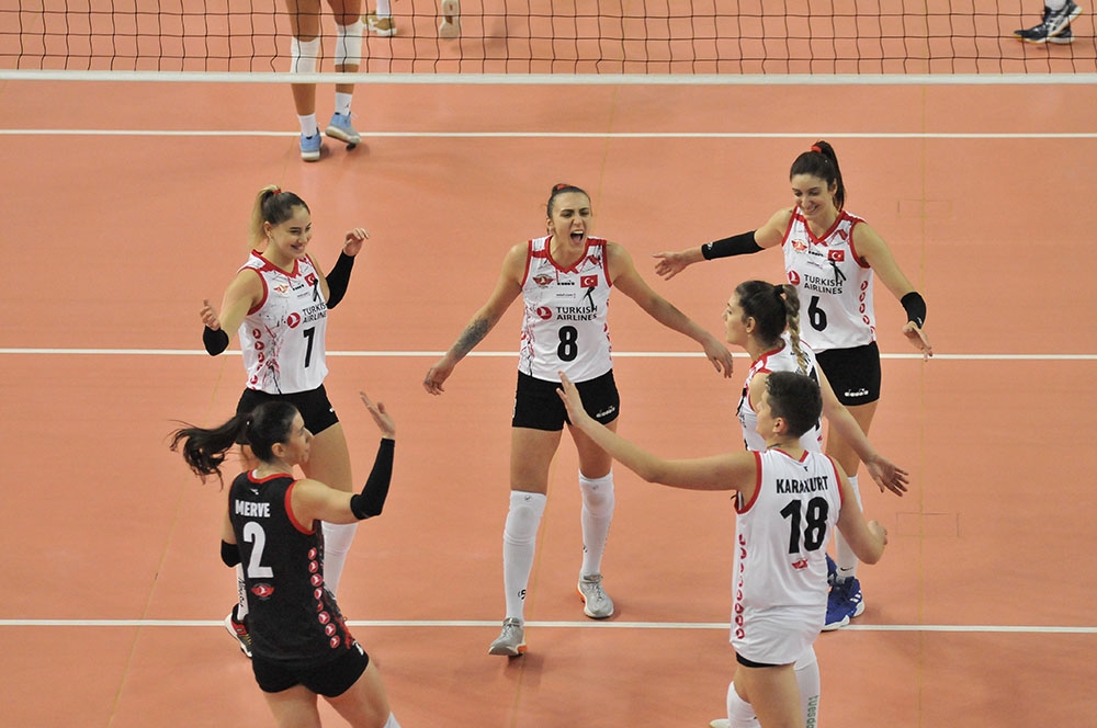 2021 CEV Challenge Kupası: Türk Hava Yolları: 3 - OK Kastela: 0