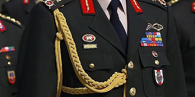 21 general ve albay bir üst rütbeye terfi etti