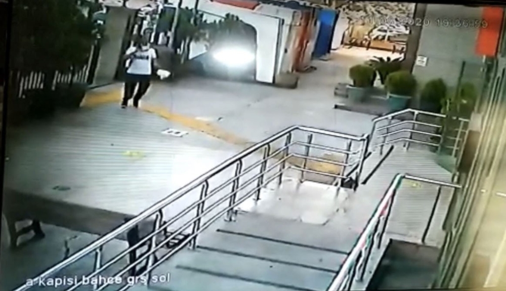 2.5 yaşındaki çocuğu nefessiz bırakan suç makinesi kamerada