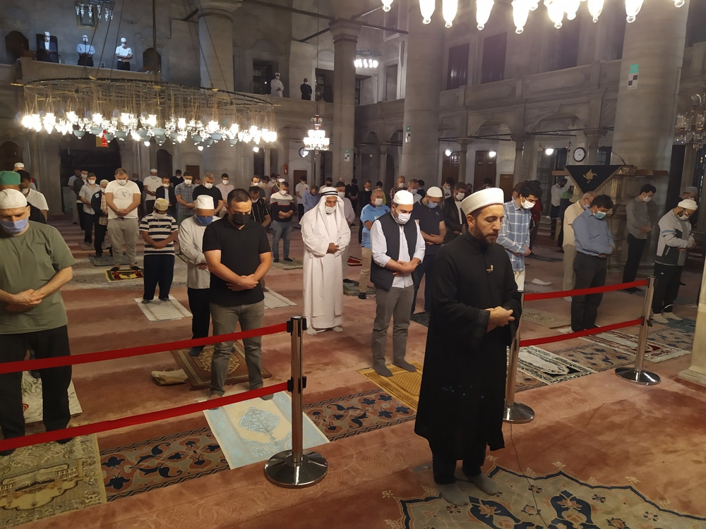 3 ay sonra camiye kavuşan vatandaşlar duygu dolu anlar yaşadı