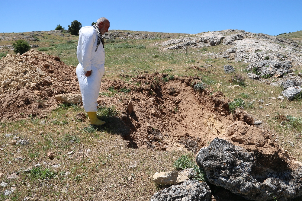 3 bin yıllık Hıdırbaba Höyüğüne defineciler zarar verdi