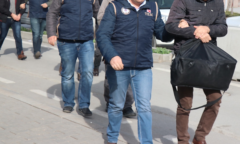 3 ilde FETÖ operasyonu
