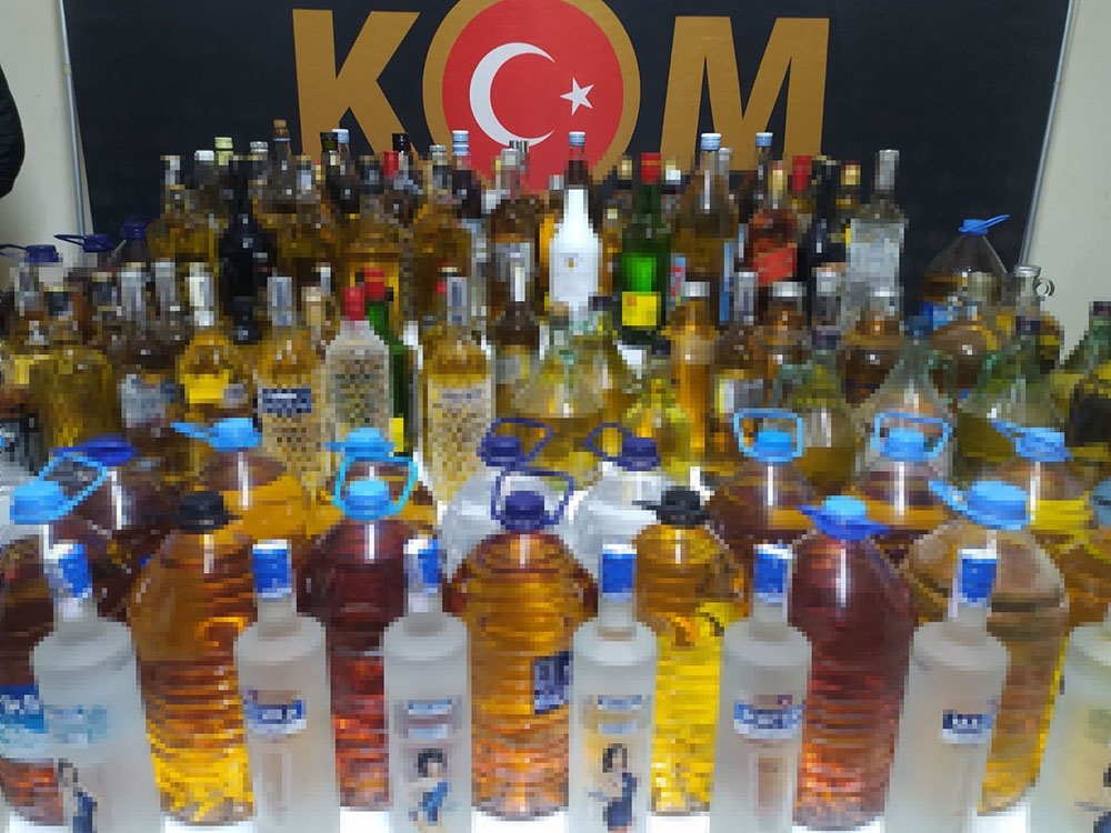 3 kişinin öldüğü sahte içki faciasının ardından dev operasyon: Yarım ton sahte içki ele geçirildi