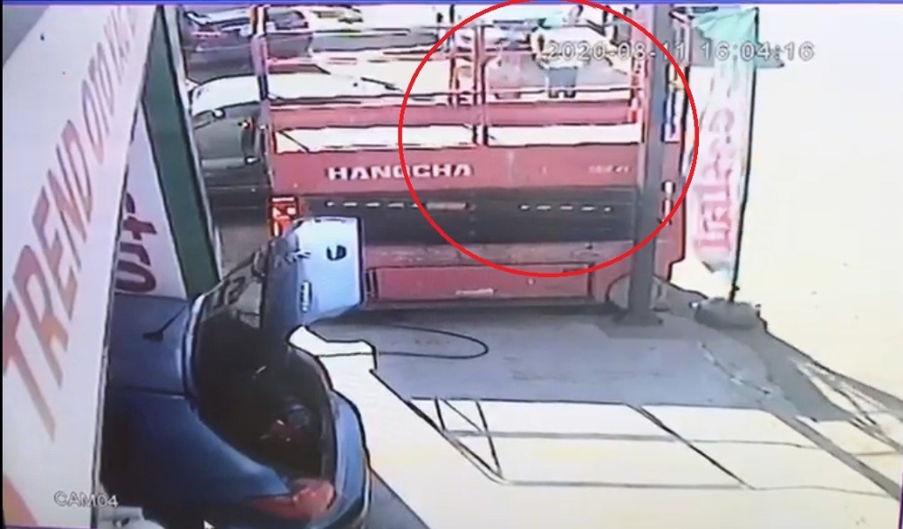 3 kişinin vurulduğu silahlı saldırı kamerada