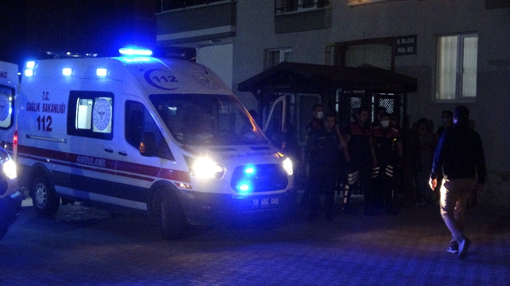 3 kişiyi öldürdü, 1 kişiyi de yaralayıp kaçtı