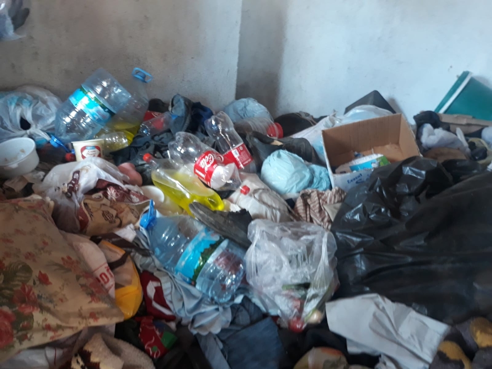 30 metrekare evden 15 ton çöp çıkarıldı