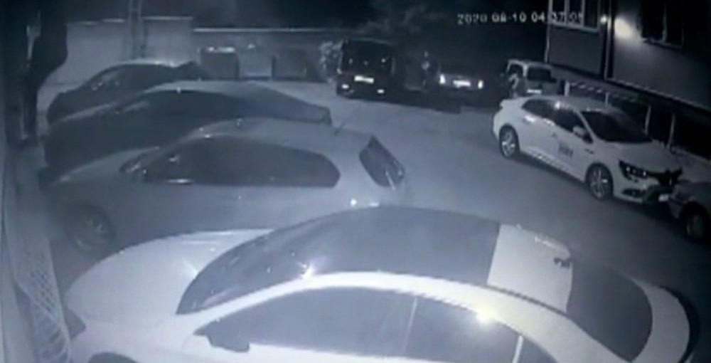 300 bin liralık hırsızlık yapan şüpheliler kamerada
