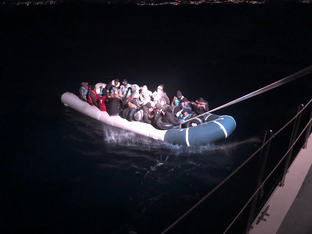 34 düzensiz göçmen sahil güvenlik tarafından kurtarıldı