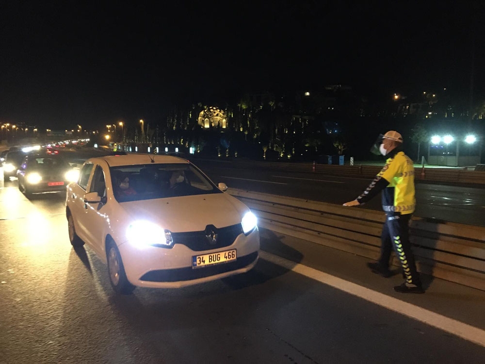 4 günlük kısıtlamayla birlikte polis denetimleri başladı