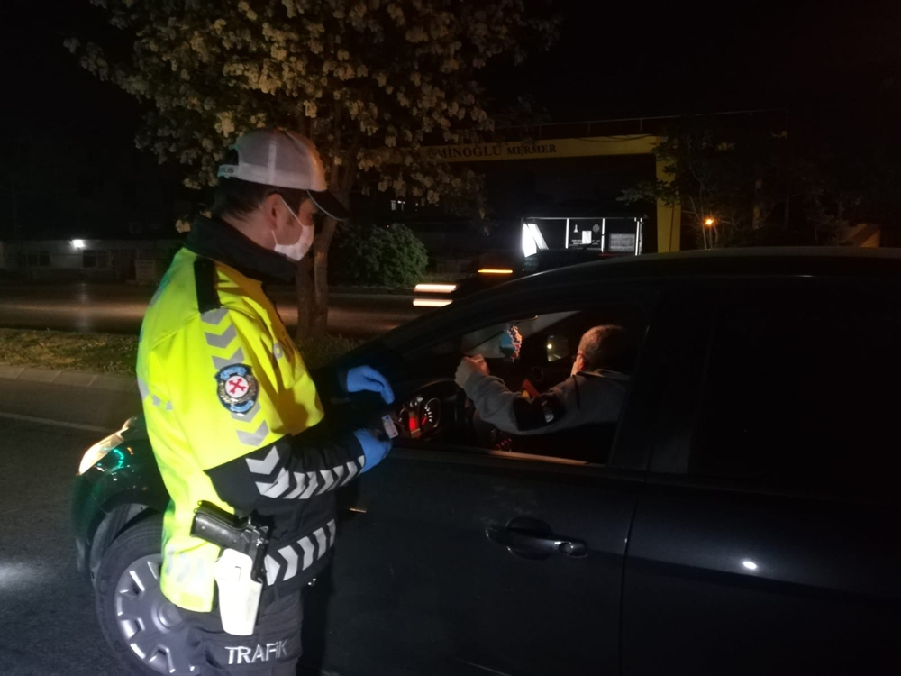 4 günlük sokağa çıkma kısıtlamasının ardından İzmir’de yoğunluk oluştu