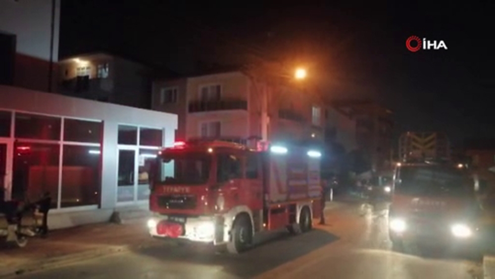 4 katlı binada yangın: Vatandaşlar sokağa döküldü
