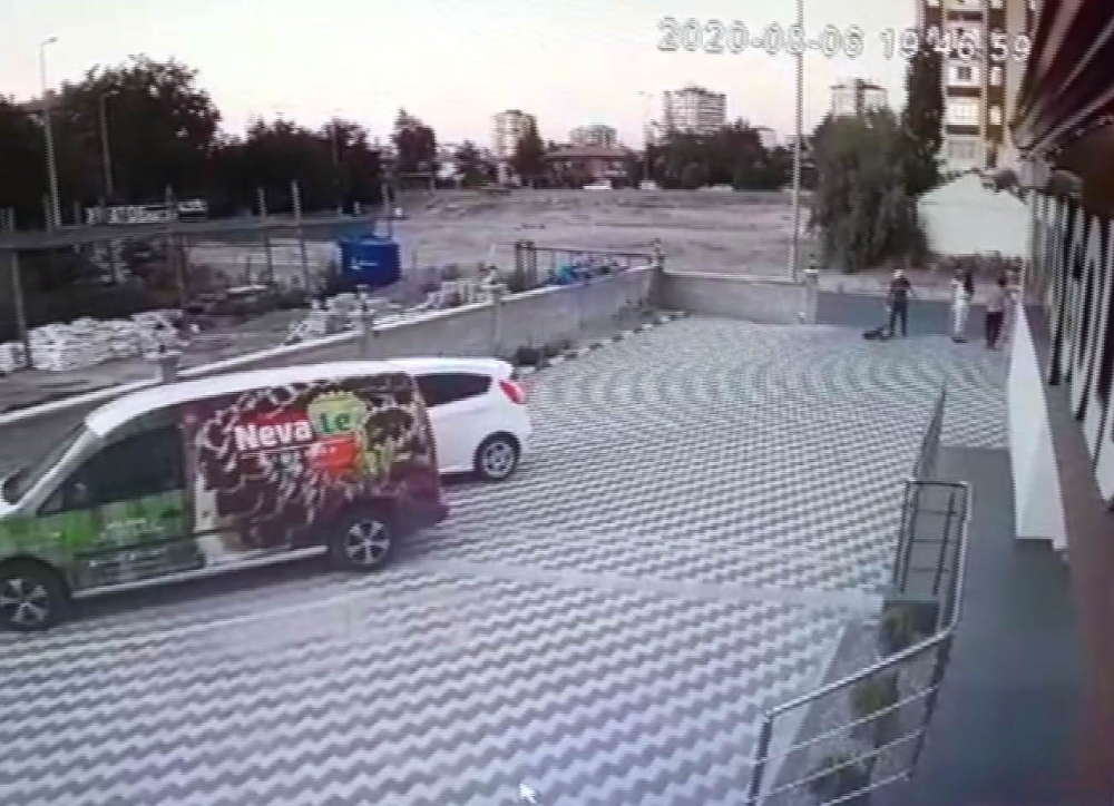 4 yaşındaki çocuğu tek tokatla yere serdi