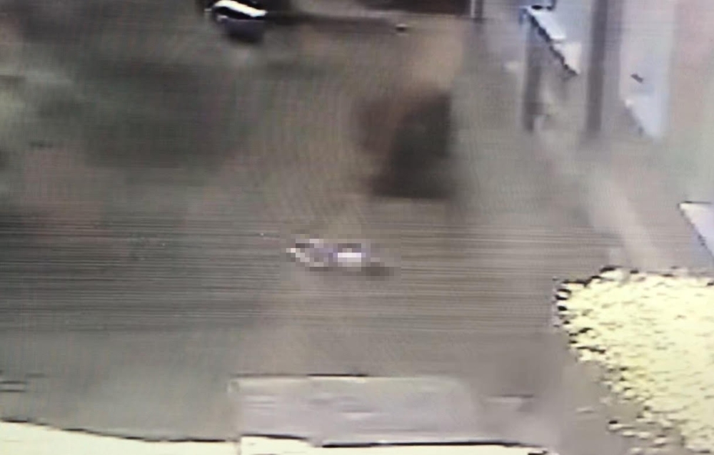 4 yaşındaki çocuğun 12’inci kattan düşme anı kamerada