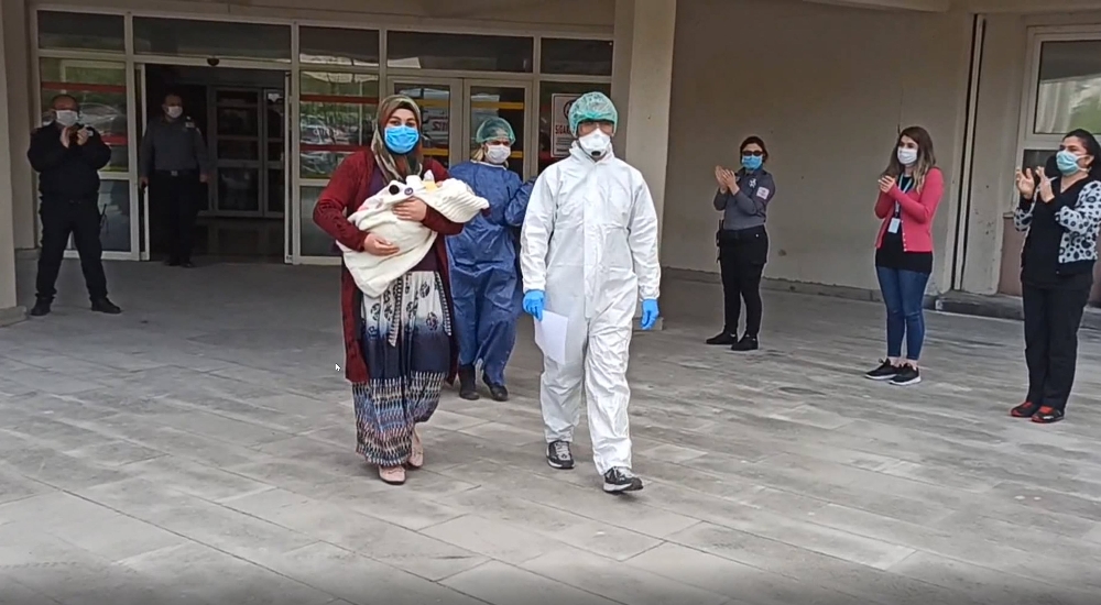 40 günlük bebek korona virüsü yendi