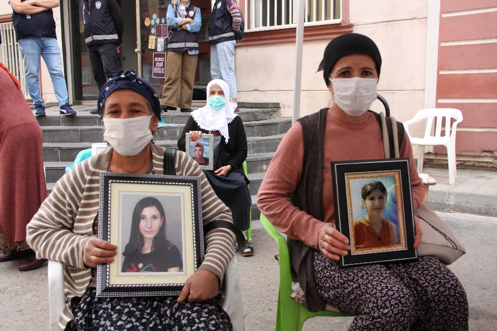 422 gündür evlat nöbeti tutan ailelere 2 anne daha katıldı