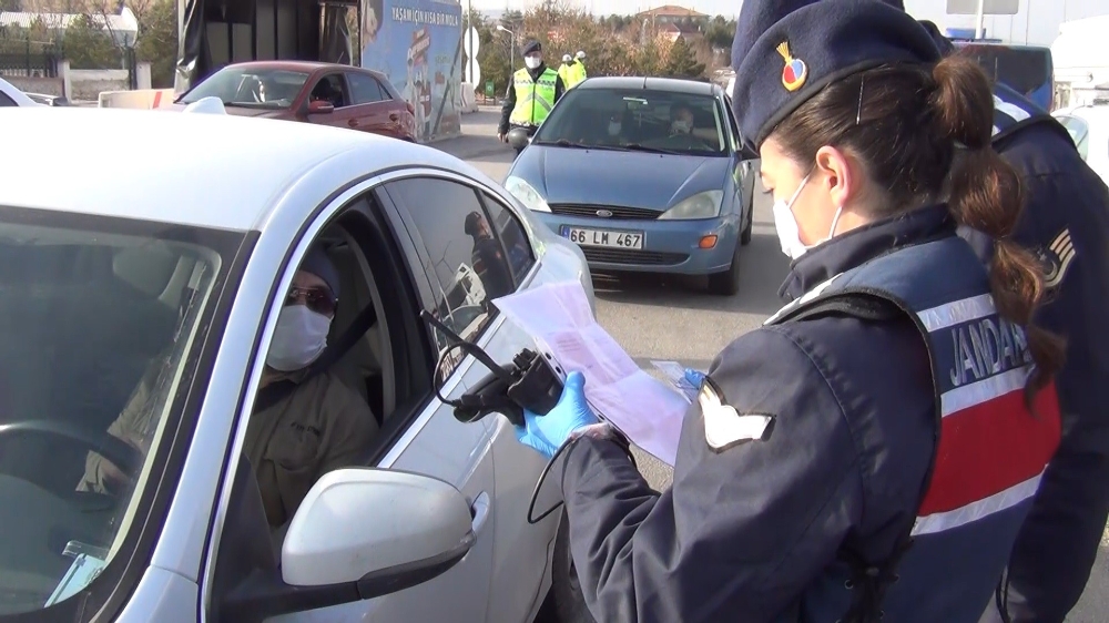 43 ilin geçiş noktasında polis ve jandarmadan ortak korona virüs denetimi