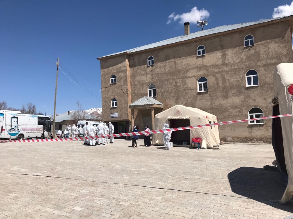 44 kişinin koronaya yakalandığı mahallenin muhtarı hakkında soruşturma