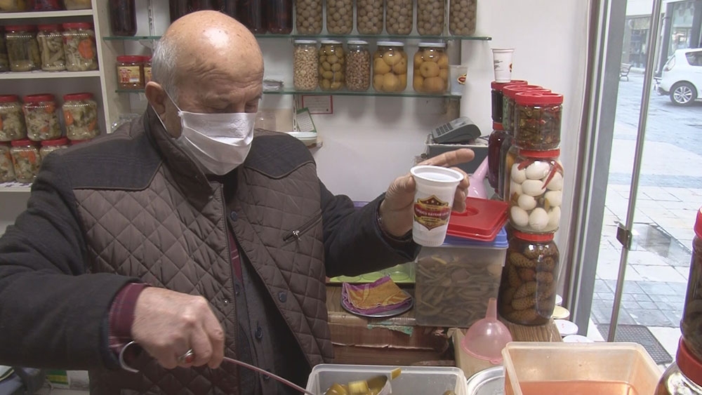 46 yıllık turşucudan yumurtadan balığa tam 90 çeşit turşu