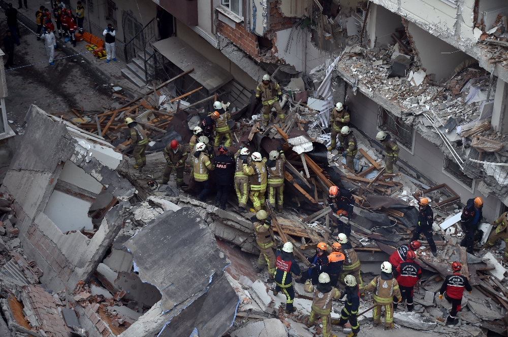 5 bina tedbir amaçlı boşaltıldı