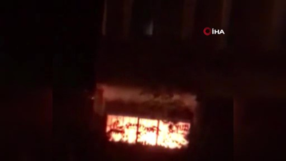5 katlı binanın bodrumundaki tüpler patladı, ortalık savaş alanına döndü
