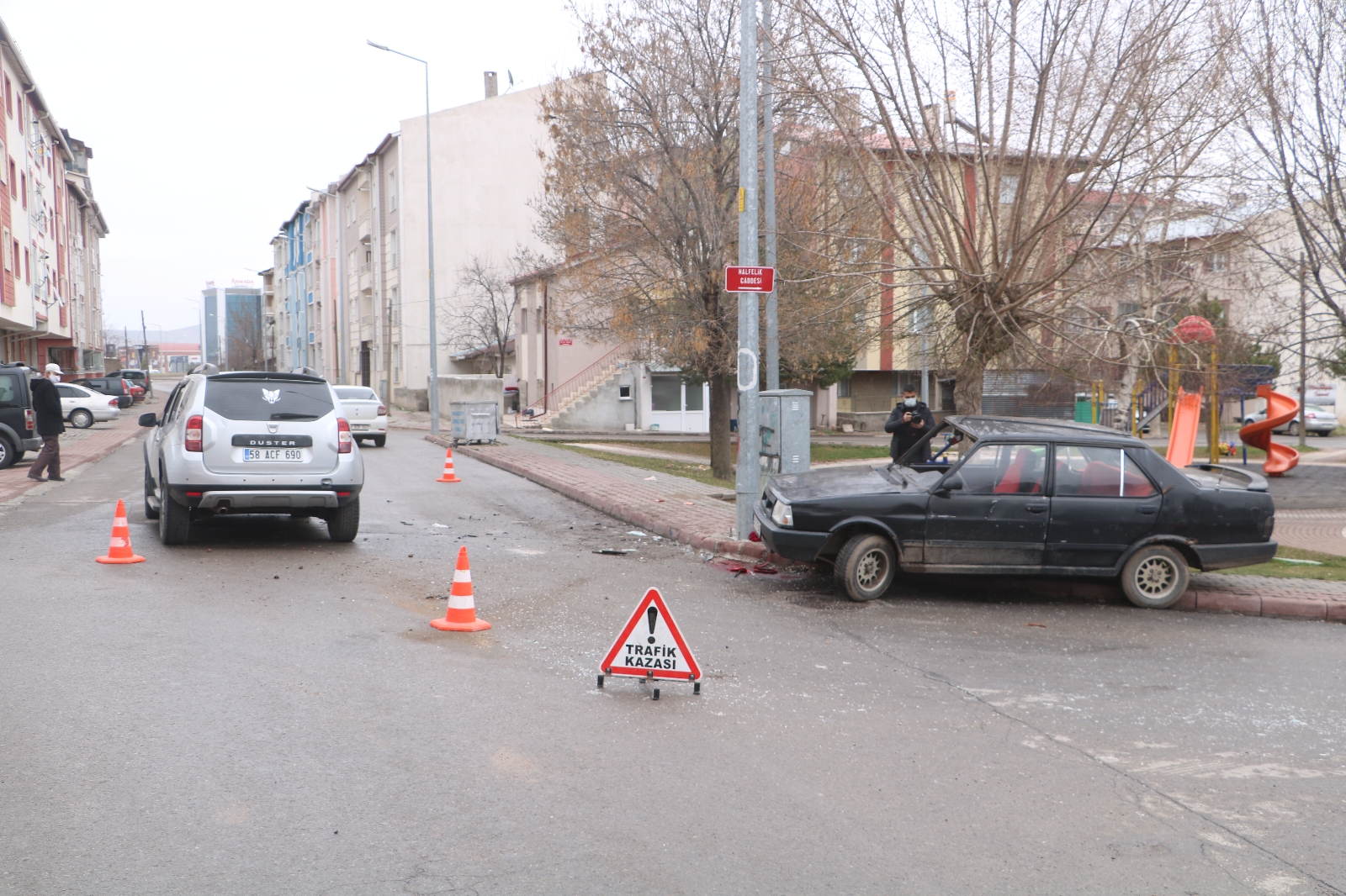 5 kişinin yaralandığı kaza kameralara yansıdı