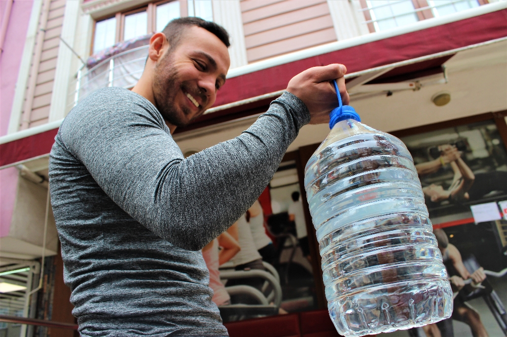 5 litrelik su bidonu ile başladığı sporda Türkiye şampiyonluğuna ulaştı