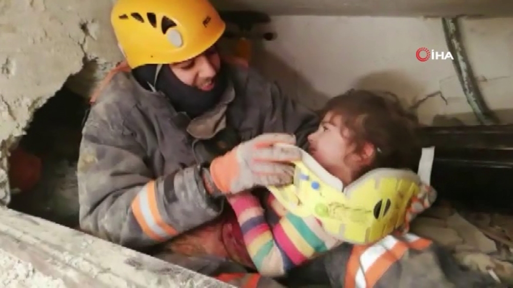 5 yaşındaki kız 24 saat sonra böyle kurtarıldı