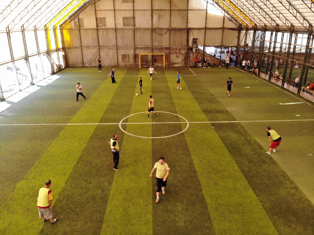 5,5 ay aranın ardından halı sahalar faaliyete açıldı