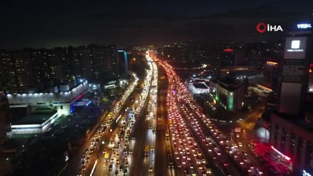 56 saatlik kısıtlamaya 2 saat kala E-5 karayolunda trafik yoğunluğu