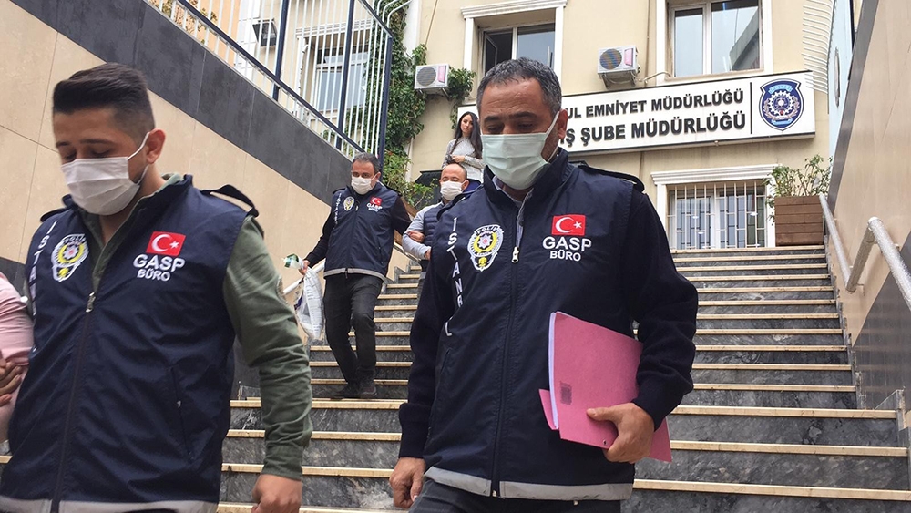 600 bin TL’lik rüşvet tezgahına polisten suçüstü