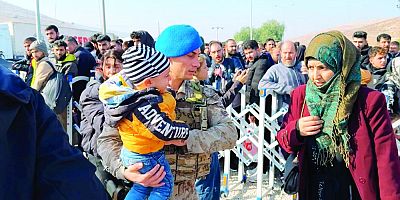 61 yıllık zulüm sona erdi: Suriyeliler ülkelerine dönüyor