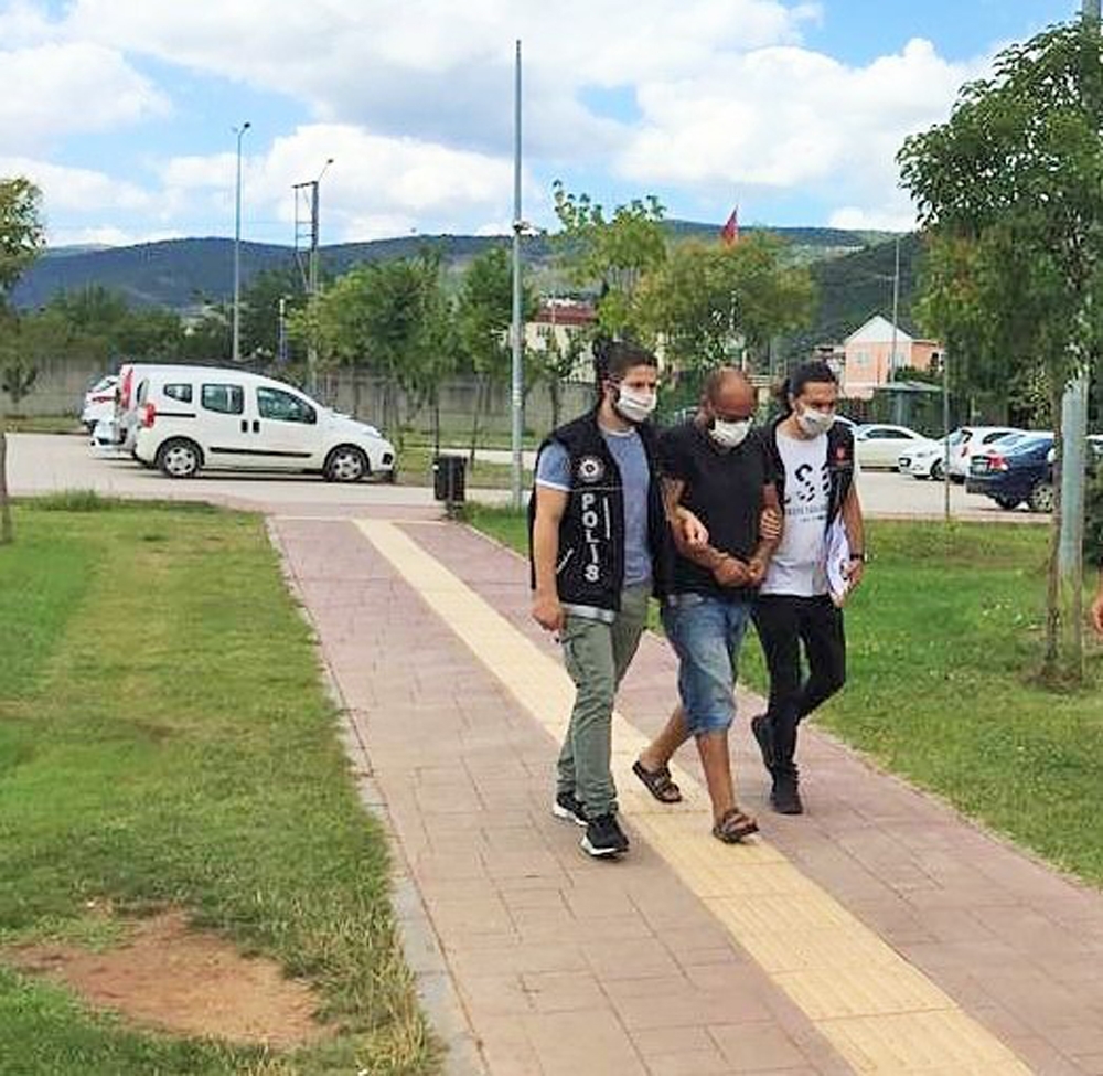 62 kilo esrarla yakalanan tır sürücüsü adliyeye sevk edildi