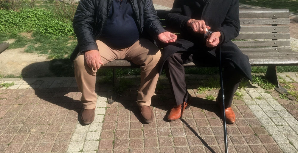 65 yaş ve üstü ile kronik rahatsızlığı olanların dışarı çıkmaları sınırlandırıldı