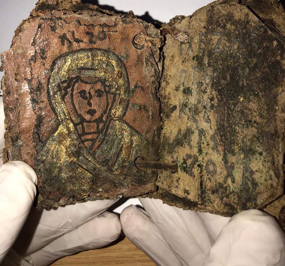 650 yıllık İncil’i 3 milyon dolara jandarmaya satmaya çalışırken yakalandılar