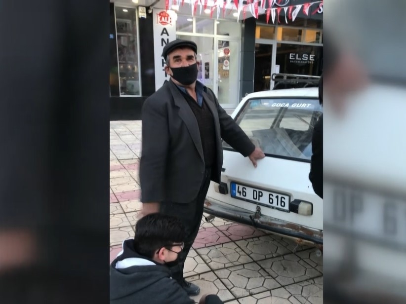 70 lira servis ücreti ödememek için kapıyı söküp tamirciye getirdi