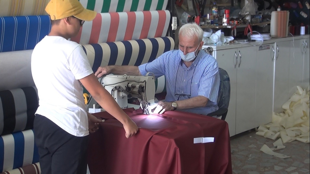 76 yaşında koronayı yendi, işinin başına döndü