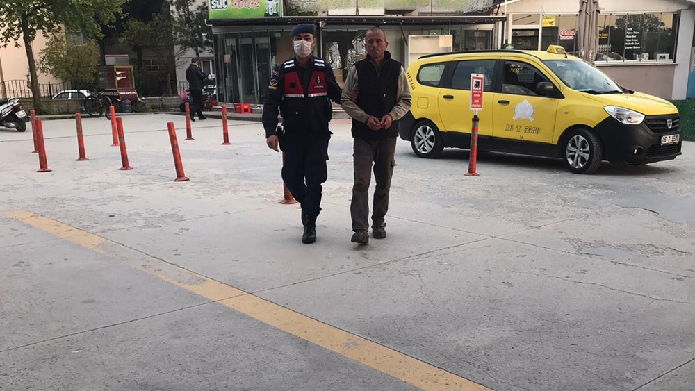 8 yıl hapis cezasıyla aranıyordu, kimlik kontrolünde yakalandı