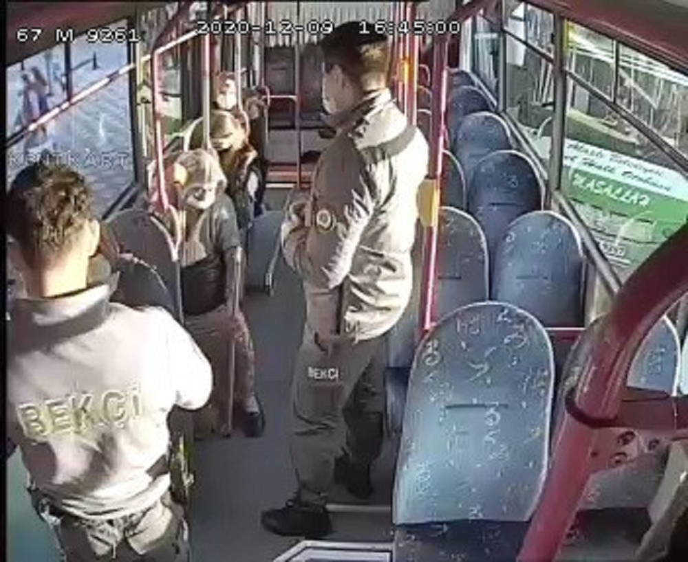 80 yaşındaki kadın yasağa rağmen halk otobüsüne binmek istedi